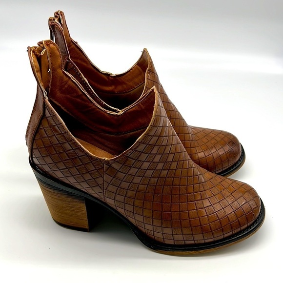 Pierre Dumas - Raven a New Tan Zip Up Textured Ankle Heeled Boots Size 7.5 - Picture 1 of 12